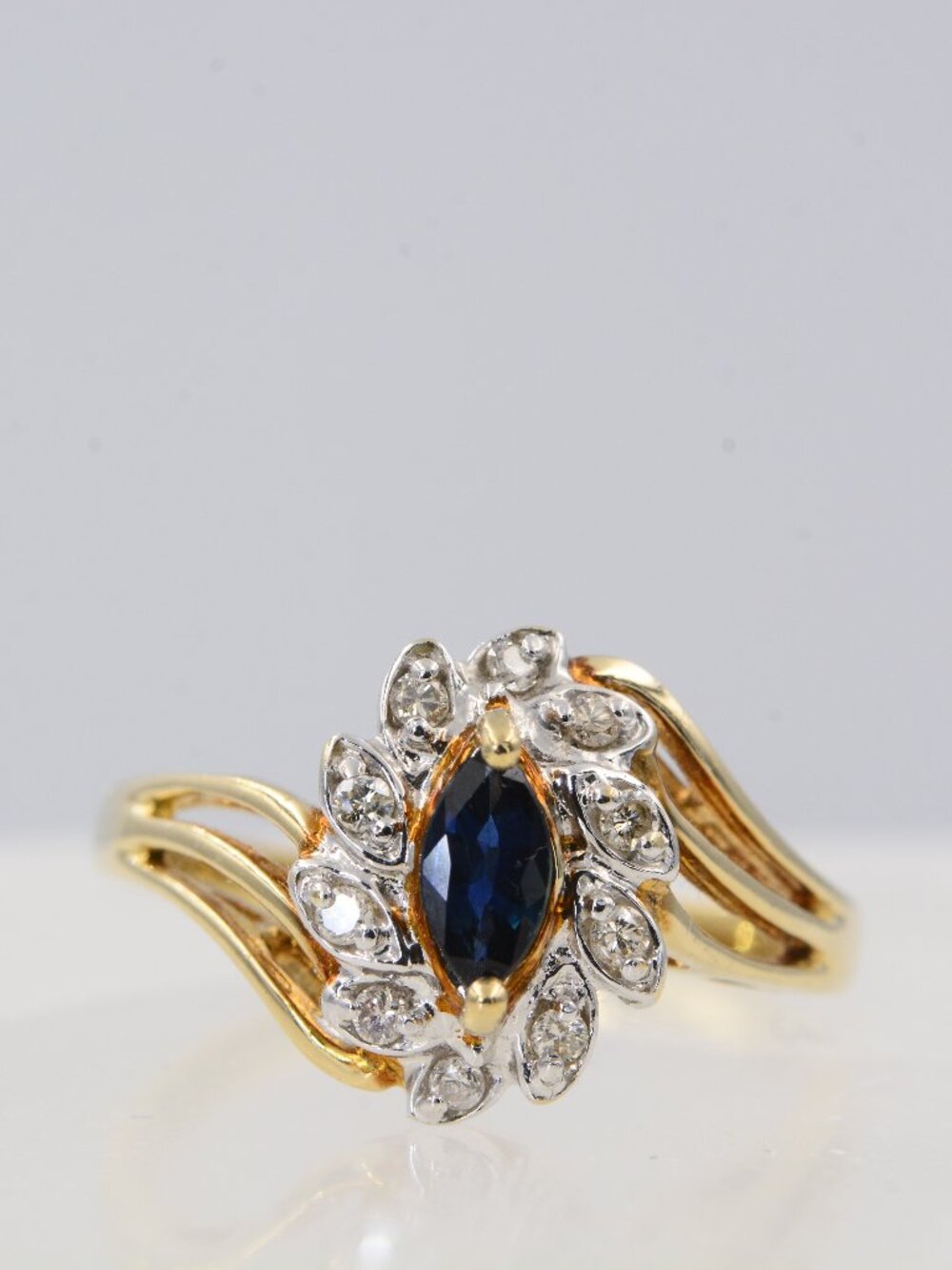 10K SAPPHIRE RING